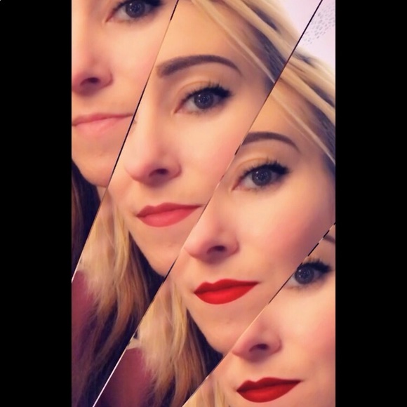 Meet your Posher, Nicole - Picture 1 of 1